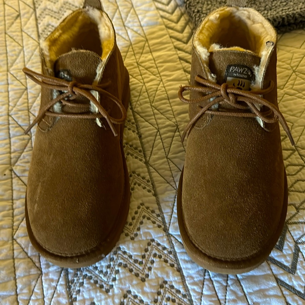 Bear Paw 🐻 Like New Wore one time.
